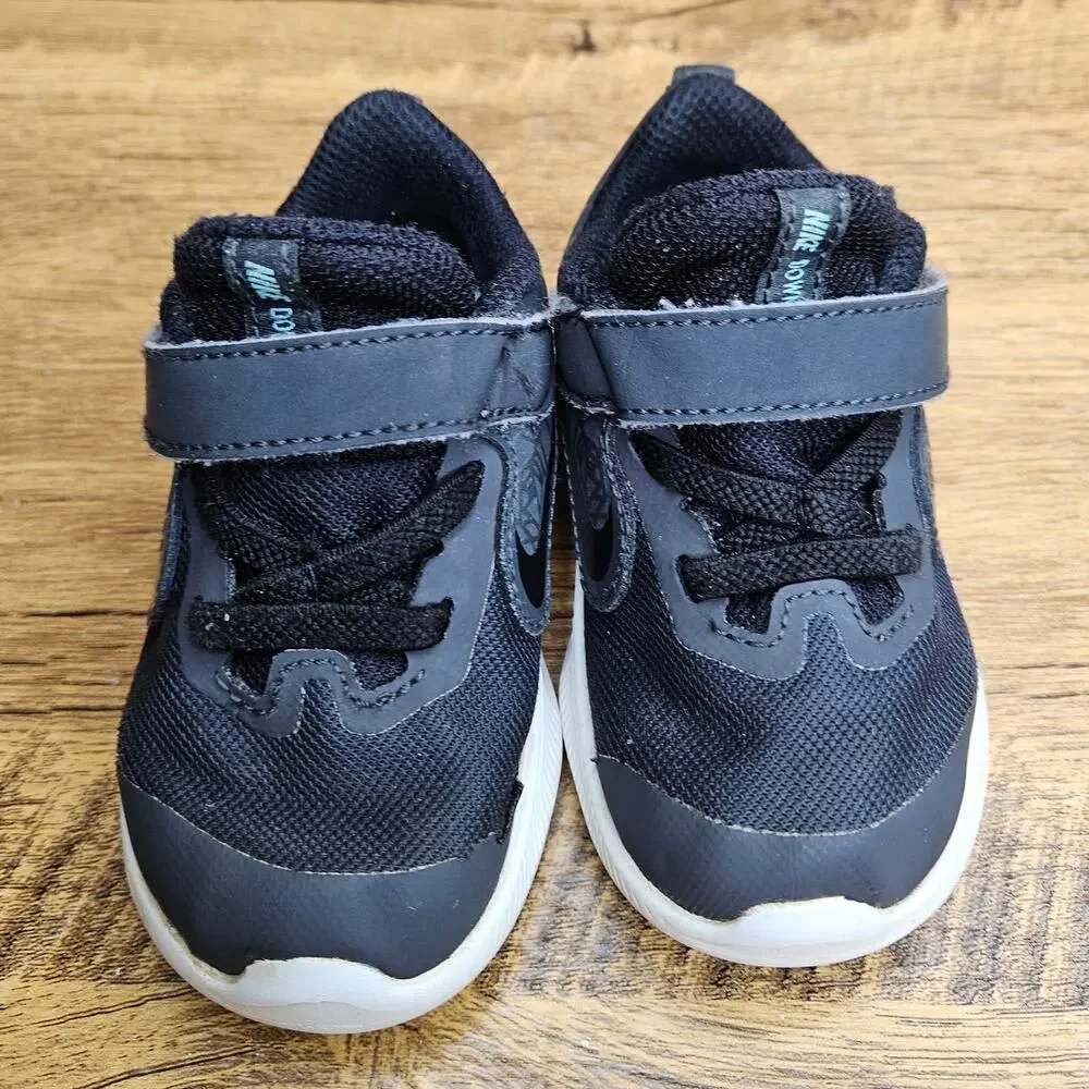 Nike Downshifter 9 Rebel Black hook loop sneaker sz 5 child
